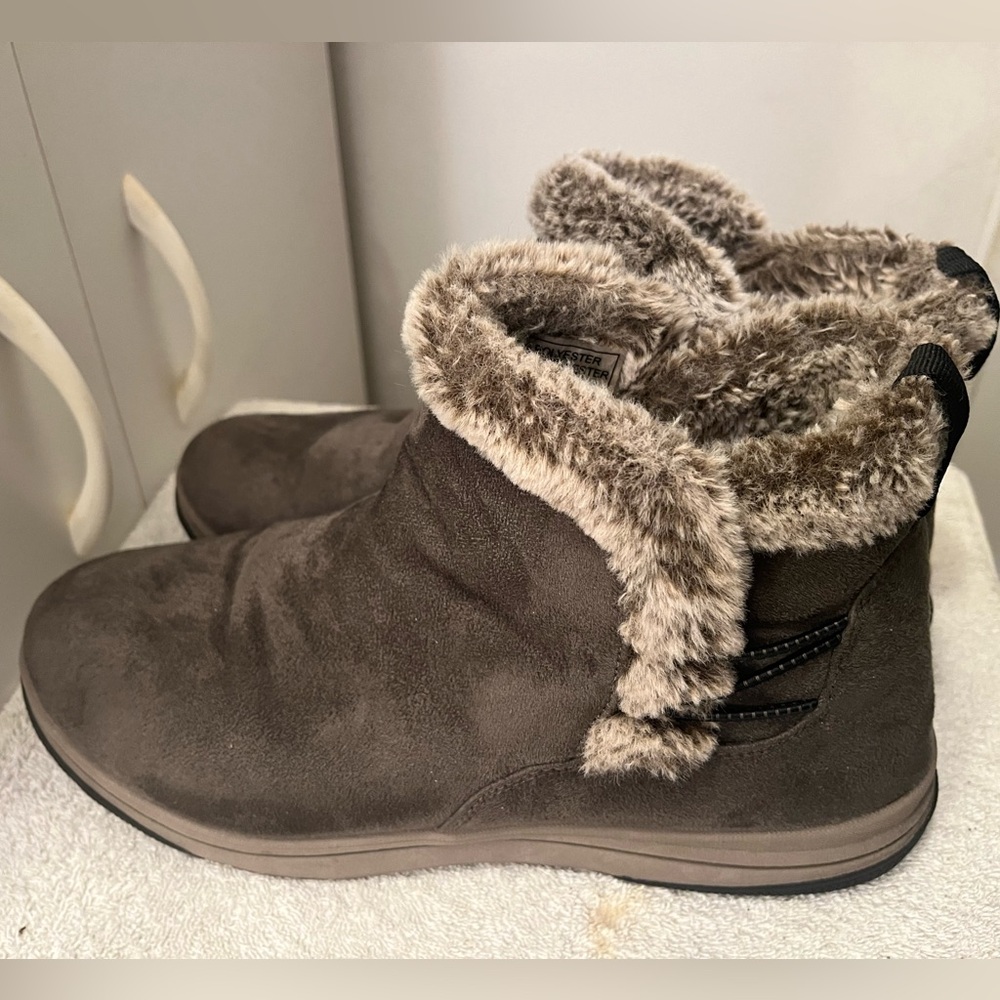 Cloudsteppers by Clarks Olive Green Faux Fur Winter Boots
